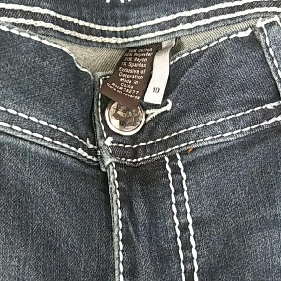 Jeans - Picture 2 of 4